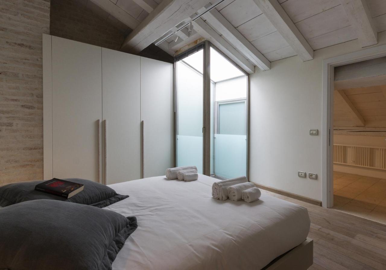 Smeraldo Suite - Smart Holiday Mantova Bagian luar foto